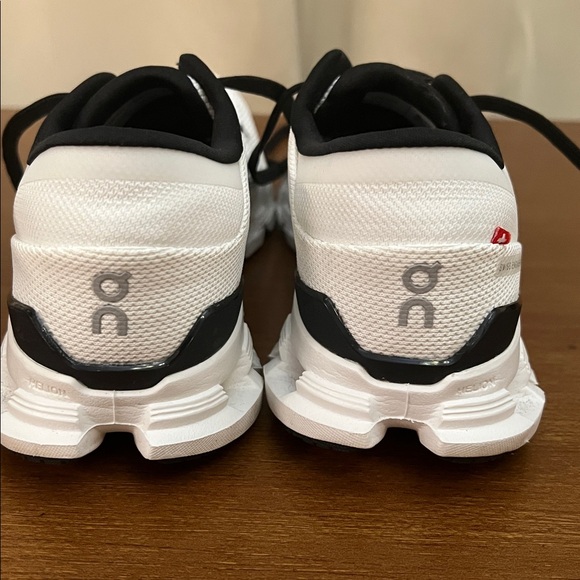 On Cloud X 4 Sneaker White/Black, 7 - Picture 9 of 12